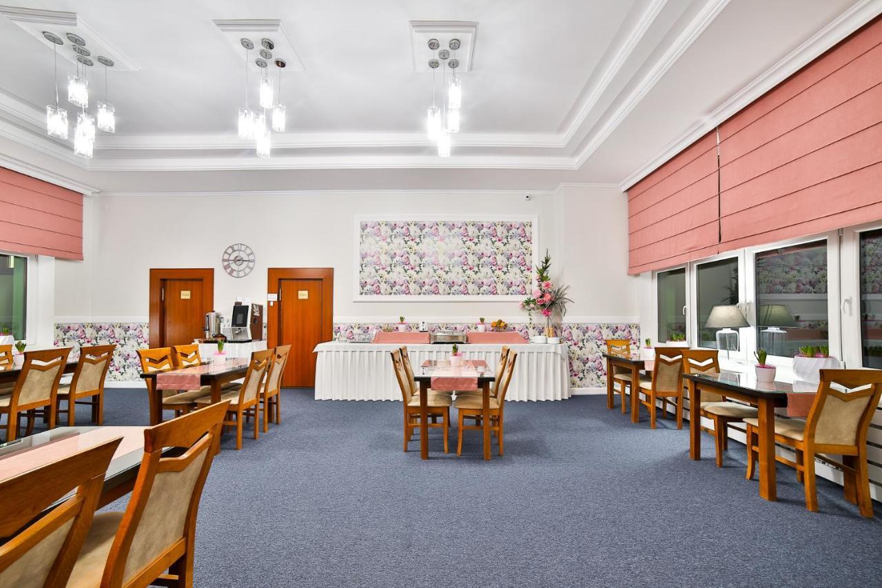 Hotel Wiosna รับกา ภายนอก รูปภาพ