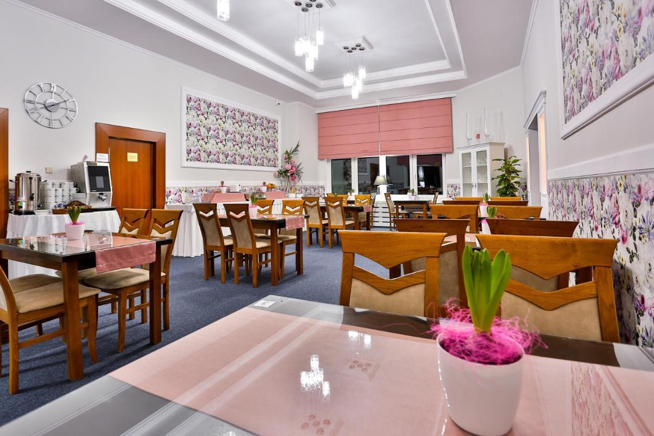 Hotel Wiosna รับกา ภายนอก รูปภาพ