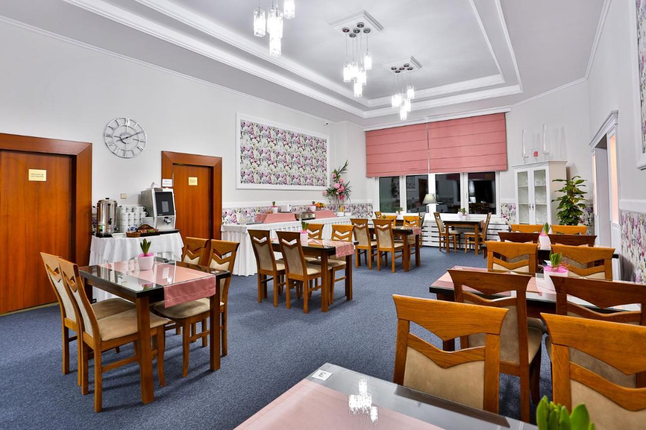 Hotel Wiosna รับกา ภายนอก รูปภาพ